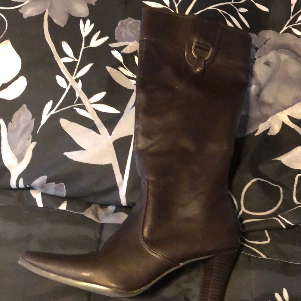 Boots - Picture 3 of 3